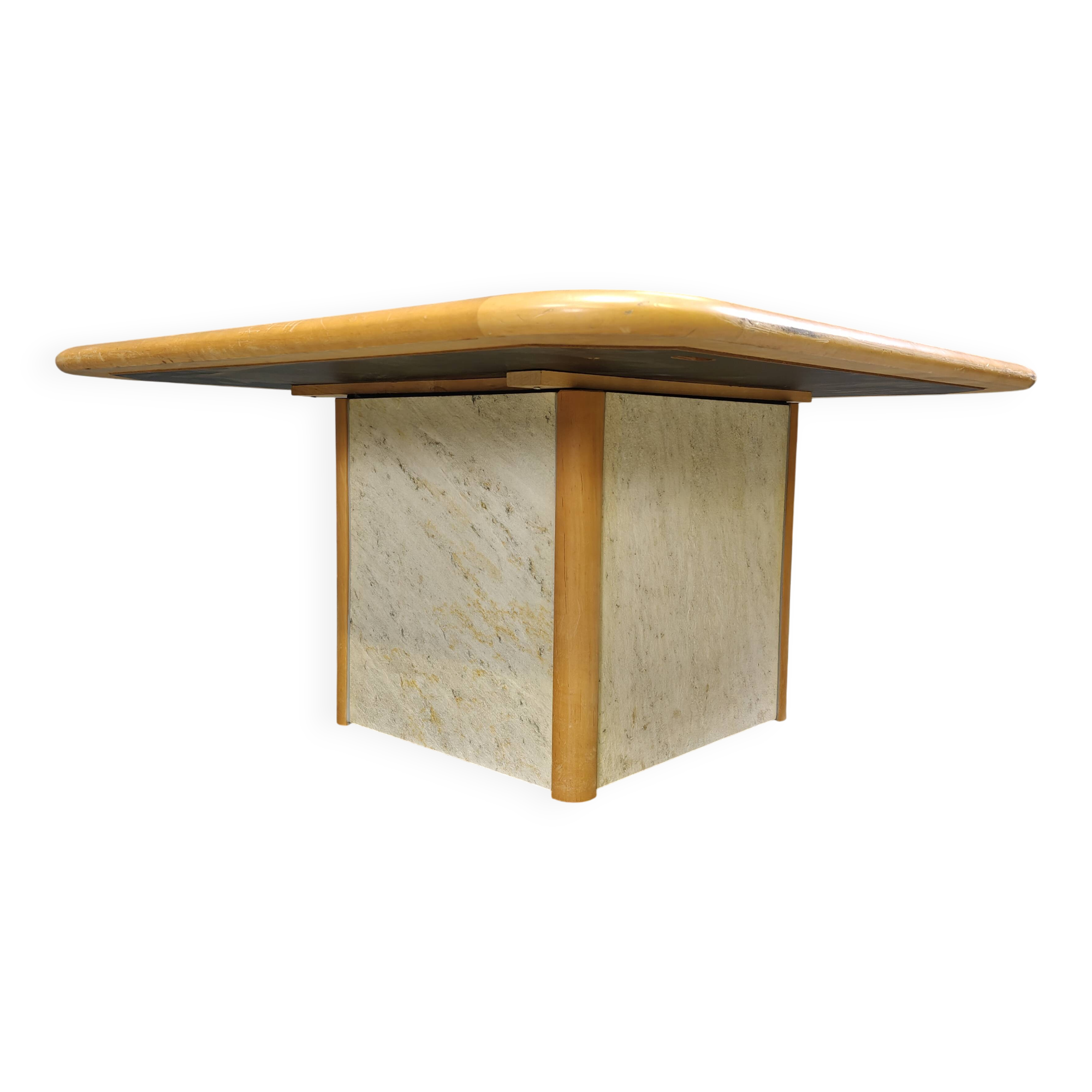 Table basse triangulaire attribuée à Paul Kingma, années 1980