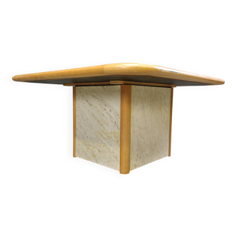 Table basse triangulaire attribuée à Paul Kingma, années 1980