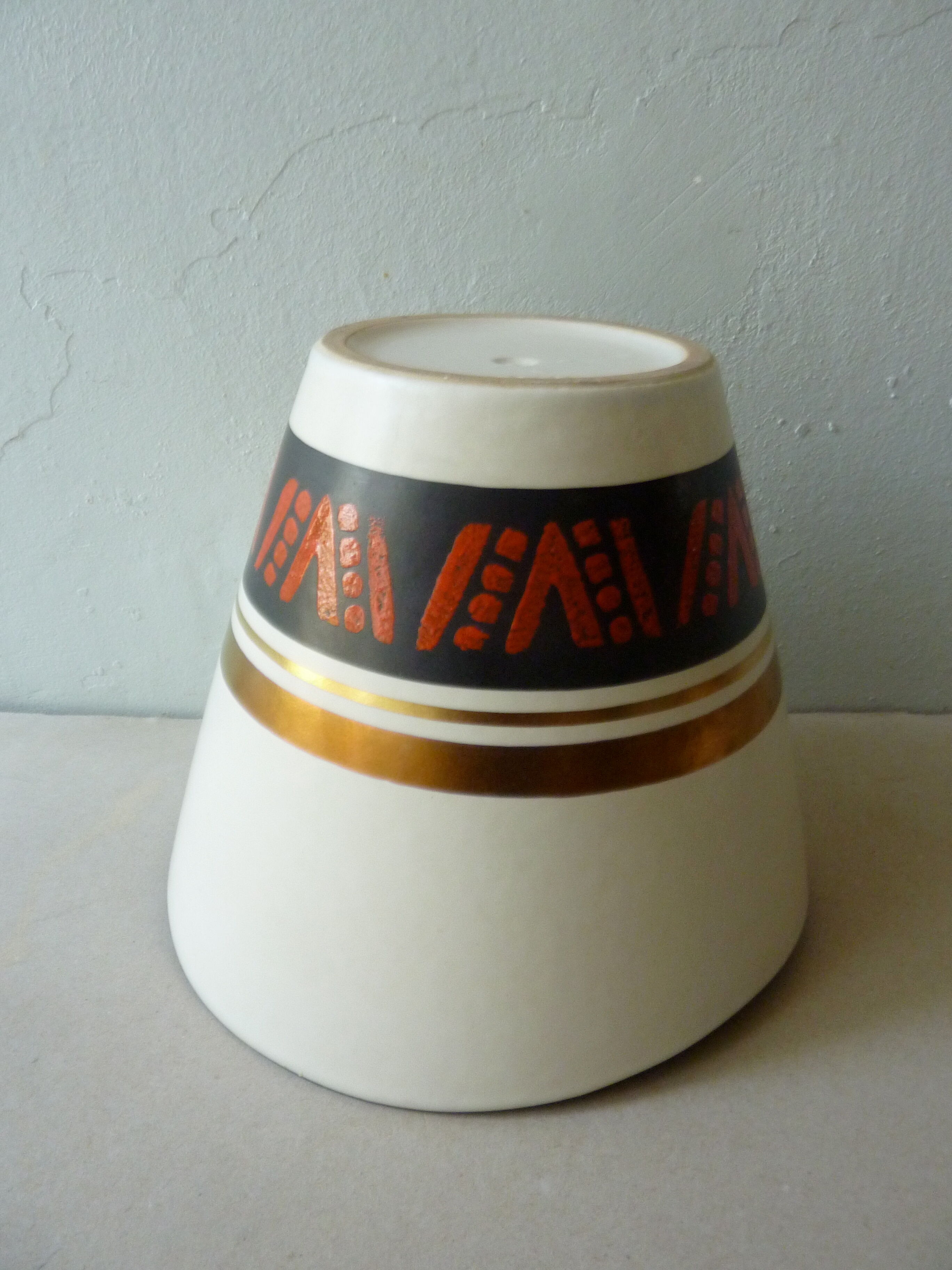 Ceramic pot cover from the 60s