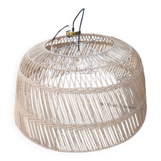 Bulky wicker pendant light