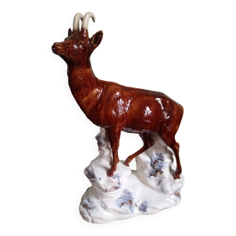 Statuette animalière CHAMOIS sur un rocher - céramique émaillée