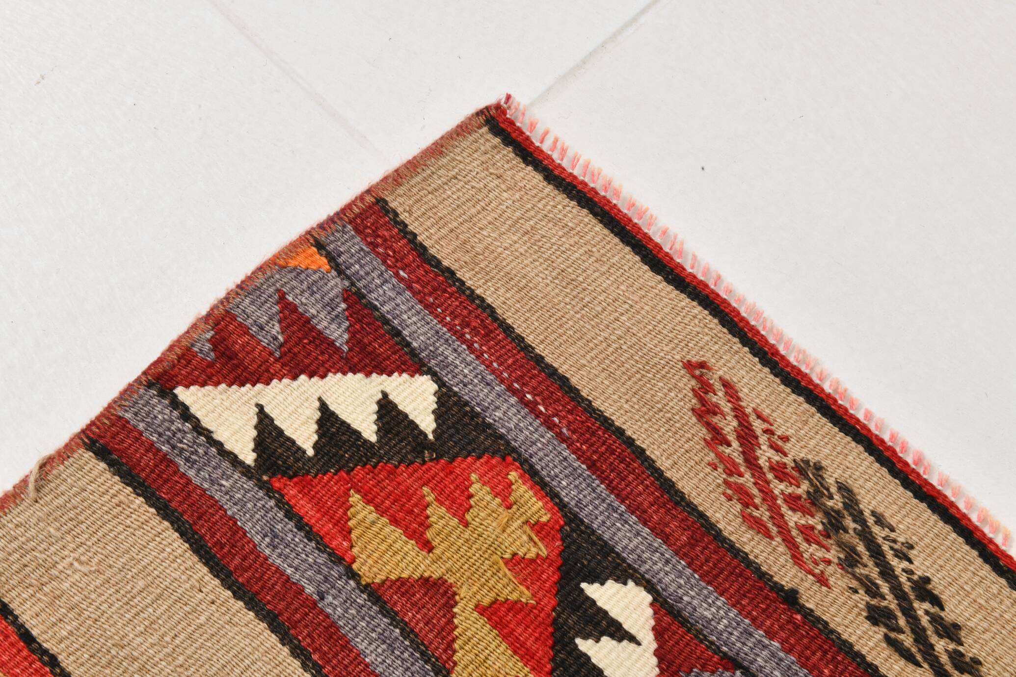 Tapis couloir kilim vintage – Tissage artisanal d’Anatolie, années 60