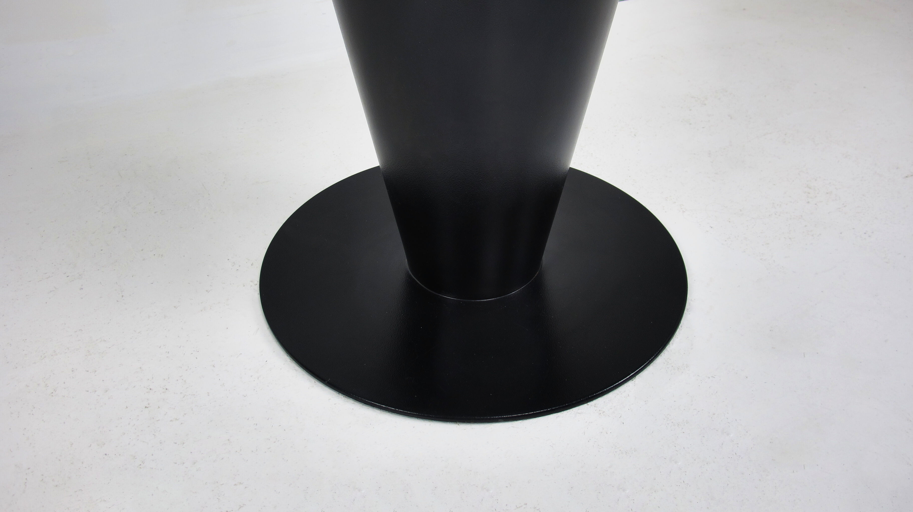 Side table, Guerdon, Joe d'Urso