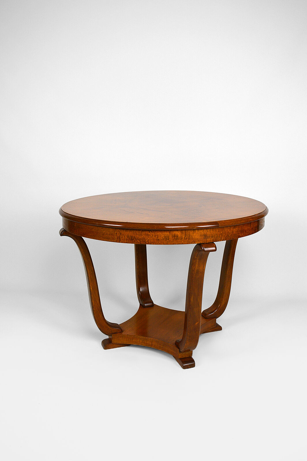 Round Art Deco pedestal table in walnut veneer circa 1930