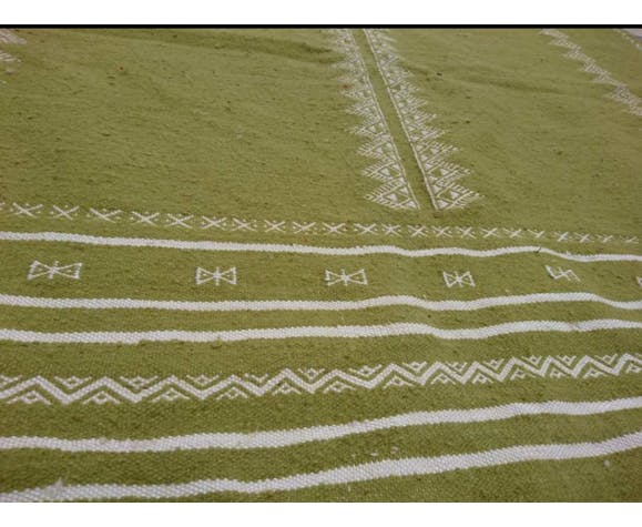 Green and white carpet  220x140cm