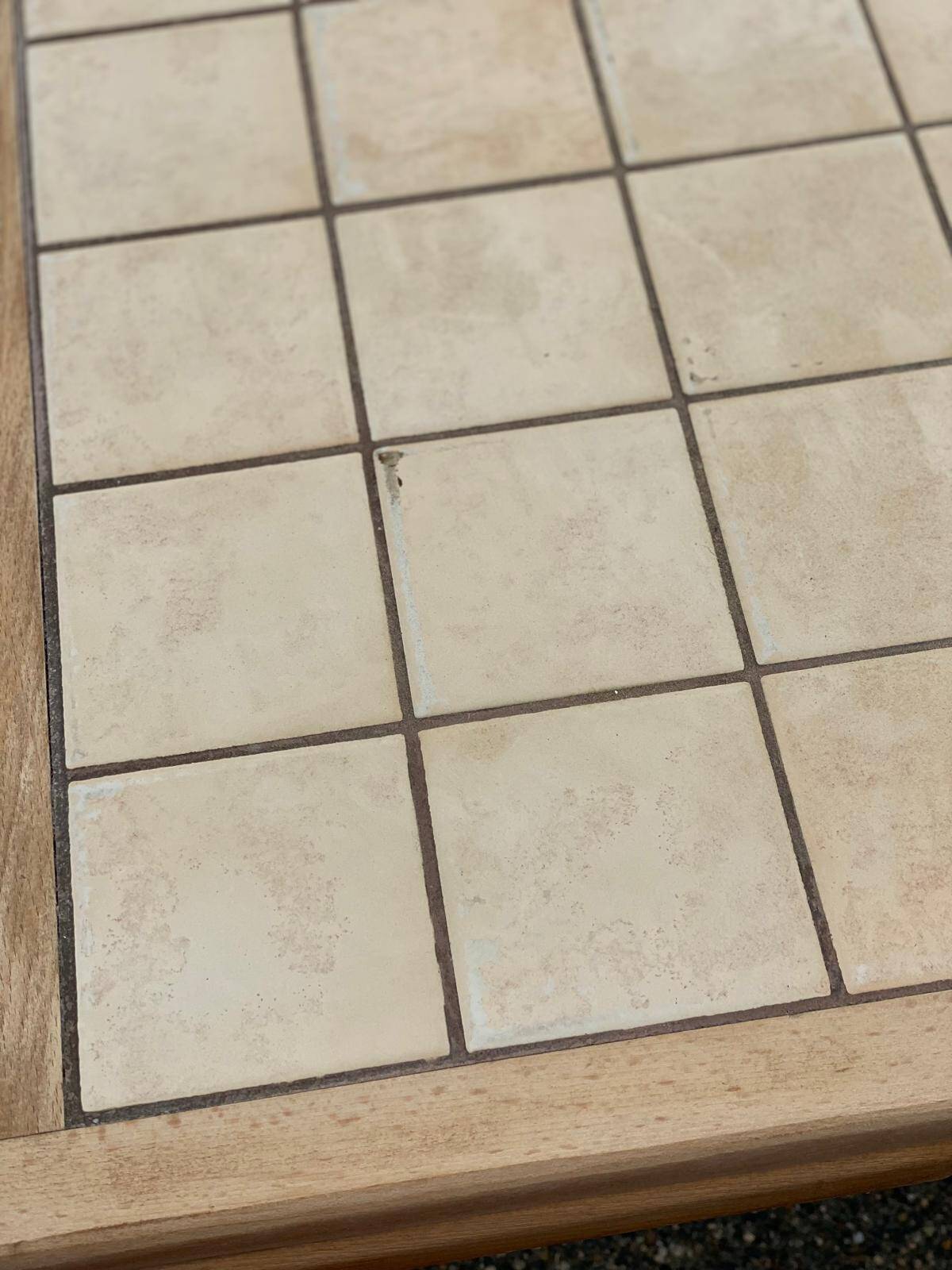 Extendable kitchen table renovated in raw solid wood and ceramic tiles