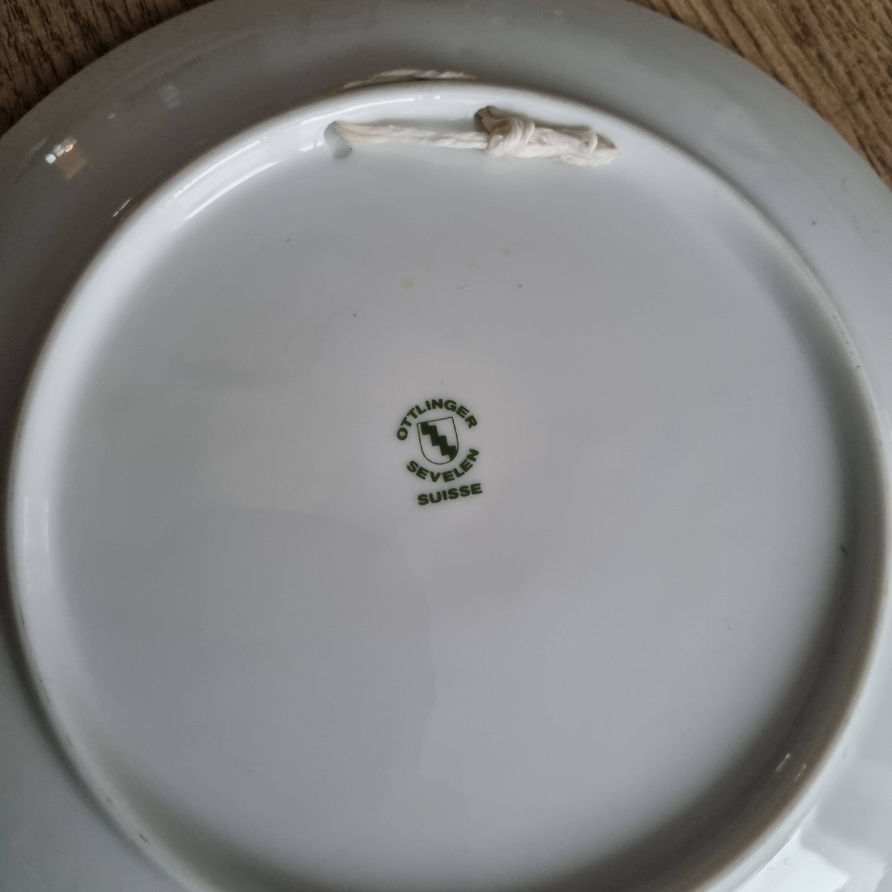 Porcelain cat decorative plates