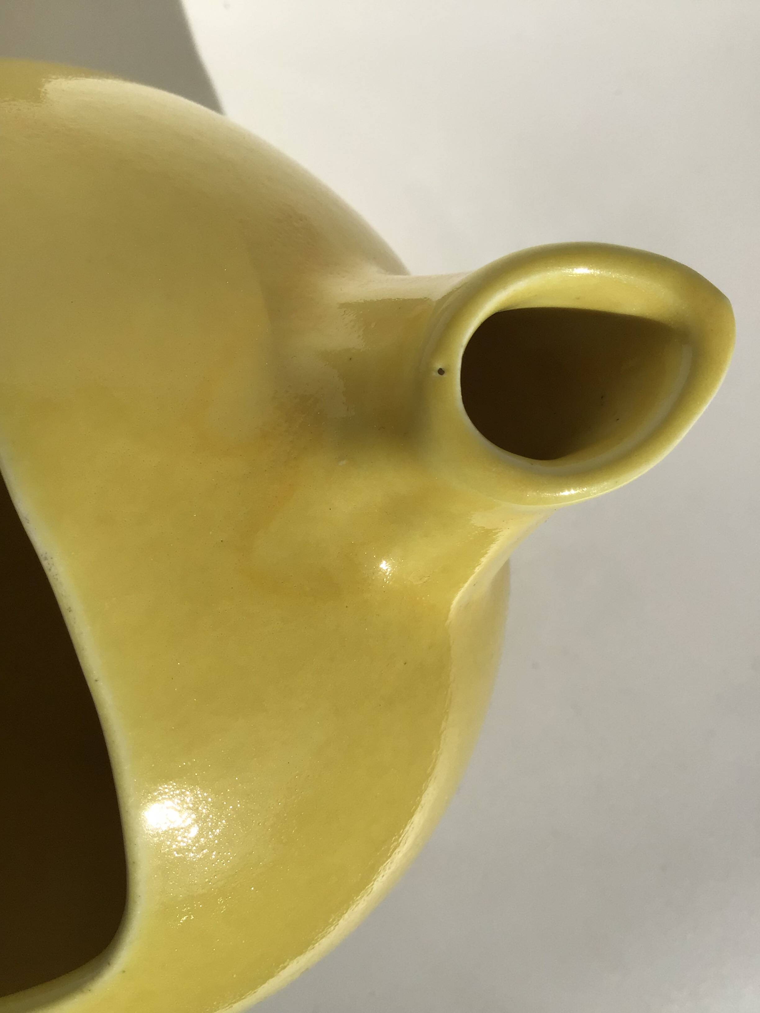 Yellow bistro pitcher 1 liter