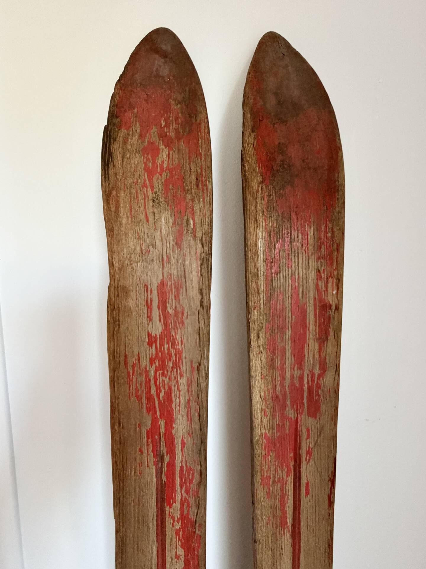 Pair of vintage wooden skis 184cm