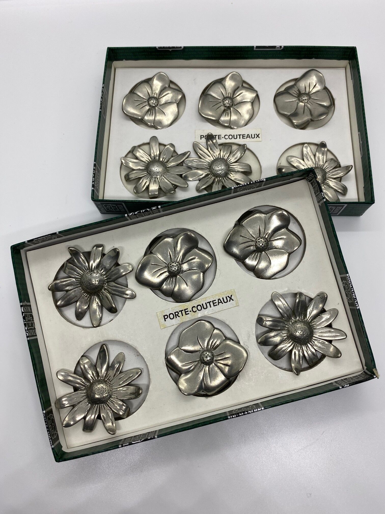 12 door knives Tin of the Manor