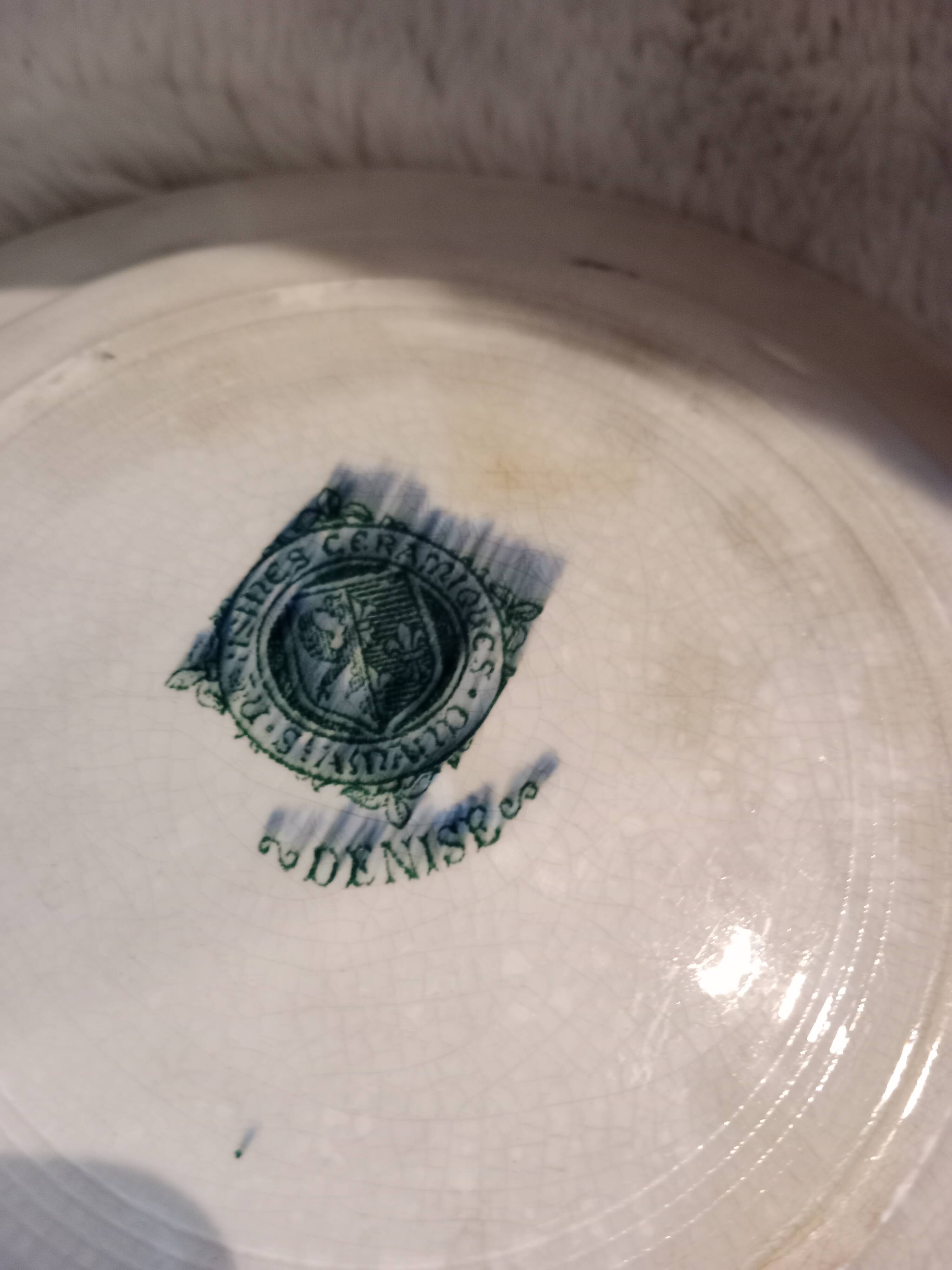 2 assiettes creuses en terre de fer