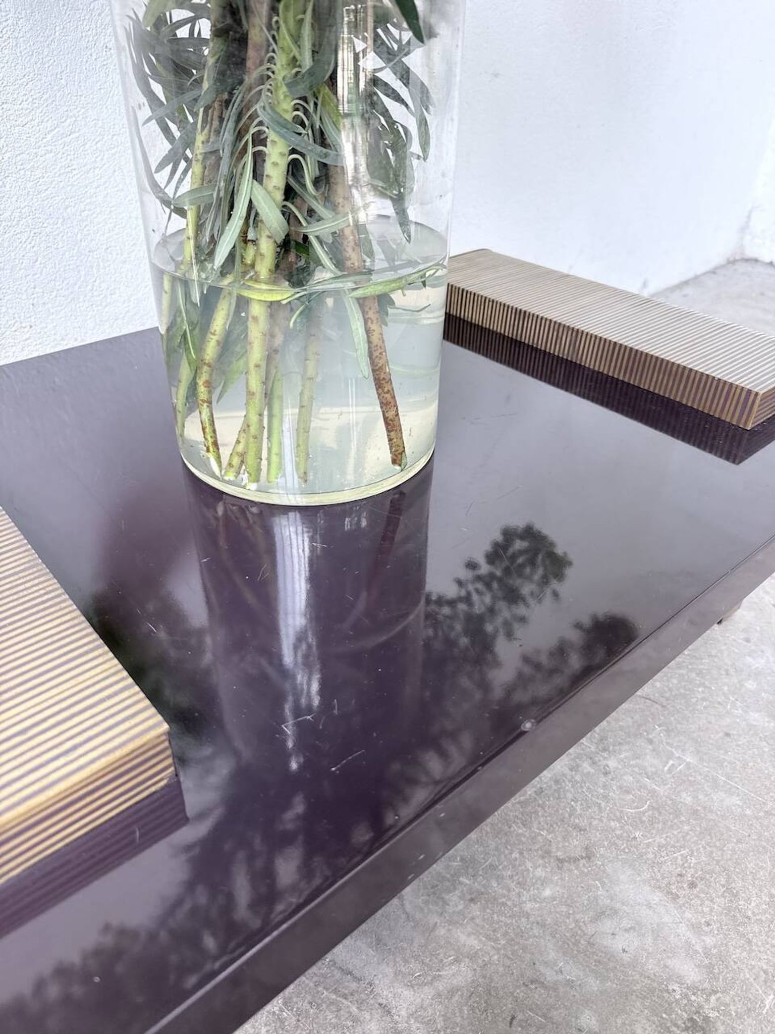 Art Deco coffee table in lacquer and brass
