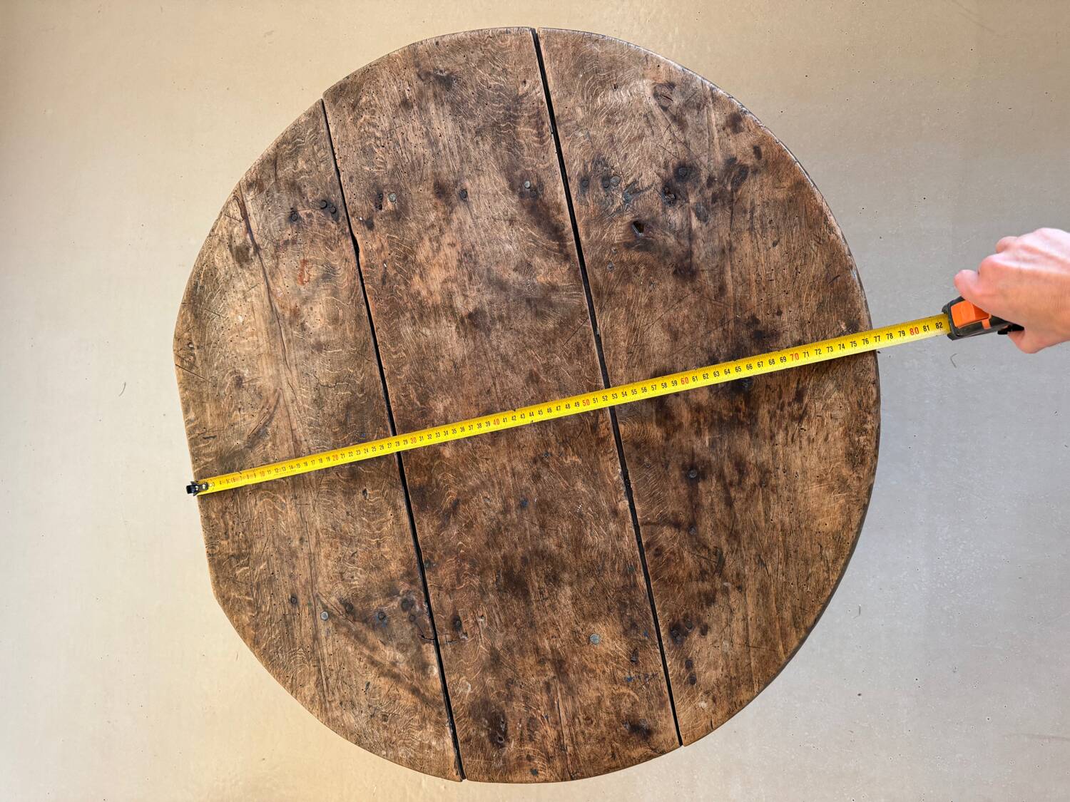 Round coffee table