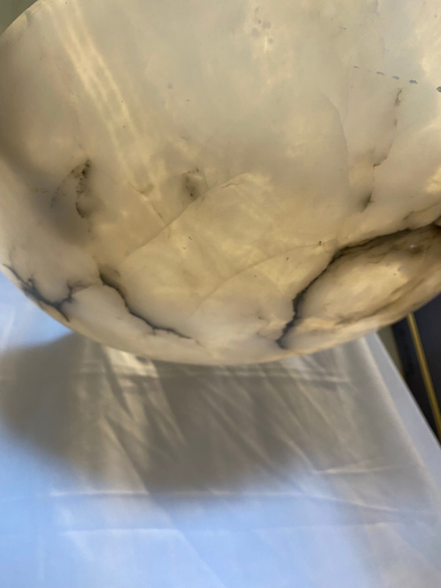 Alabaster suspension from the 20s