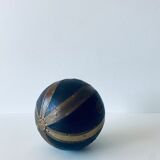 Decorative ball in wood and laion