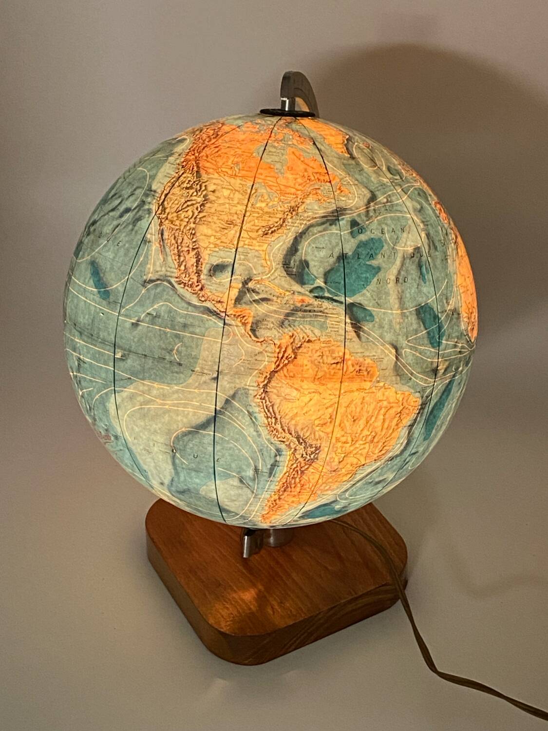 Vintage illuminated terrestrial globe / Taride / 1979