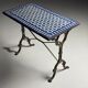 Table d'appoint en mosaïque et fonte