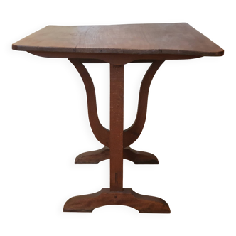 Folding table known as a vineyard table