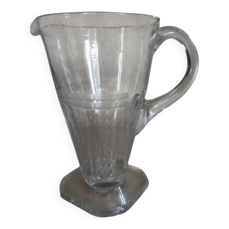 Elegant and refined Art Deco crystal ewer with a geometric design