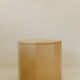 Petite table d’appoint octogonale en rotin couleur crème