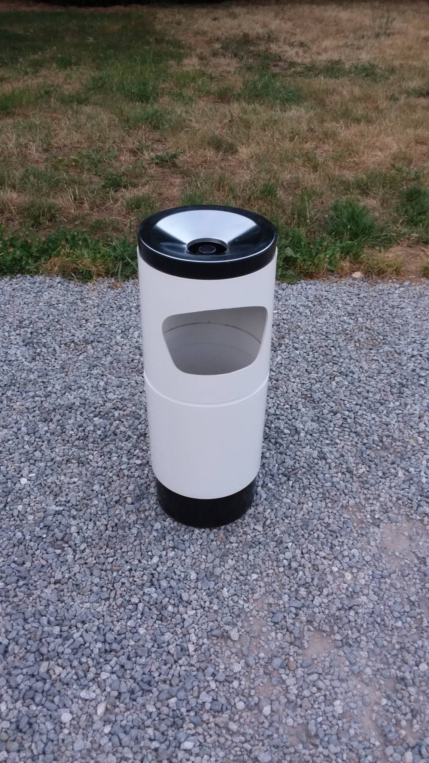 Designer umbrella ashtray by Jean René Talopp, Manade Samp collection