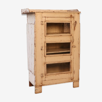 Old tribal cabinet in Burmese teak Original white-ecru patina / interior height of shelves