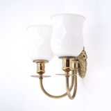 Trois appliques en laiton et verre opaque, années 50
