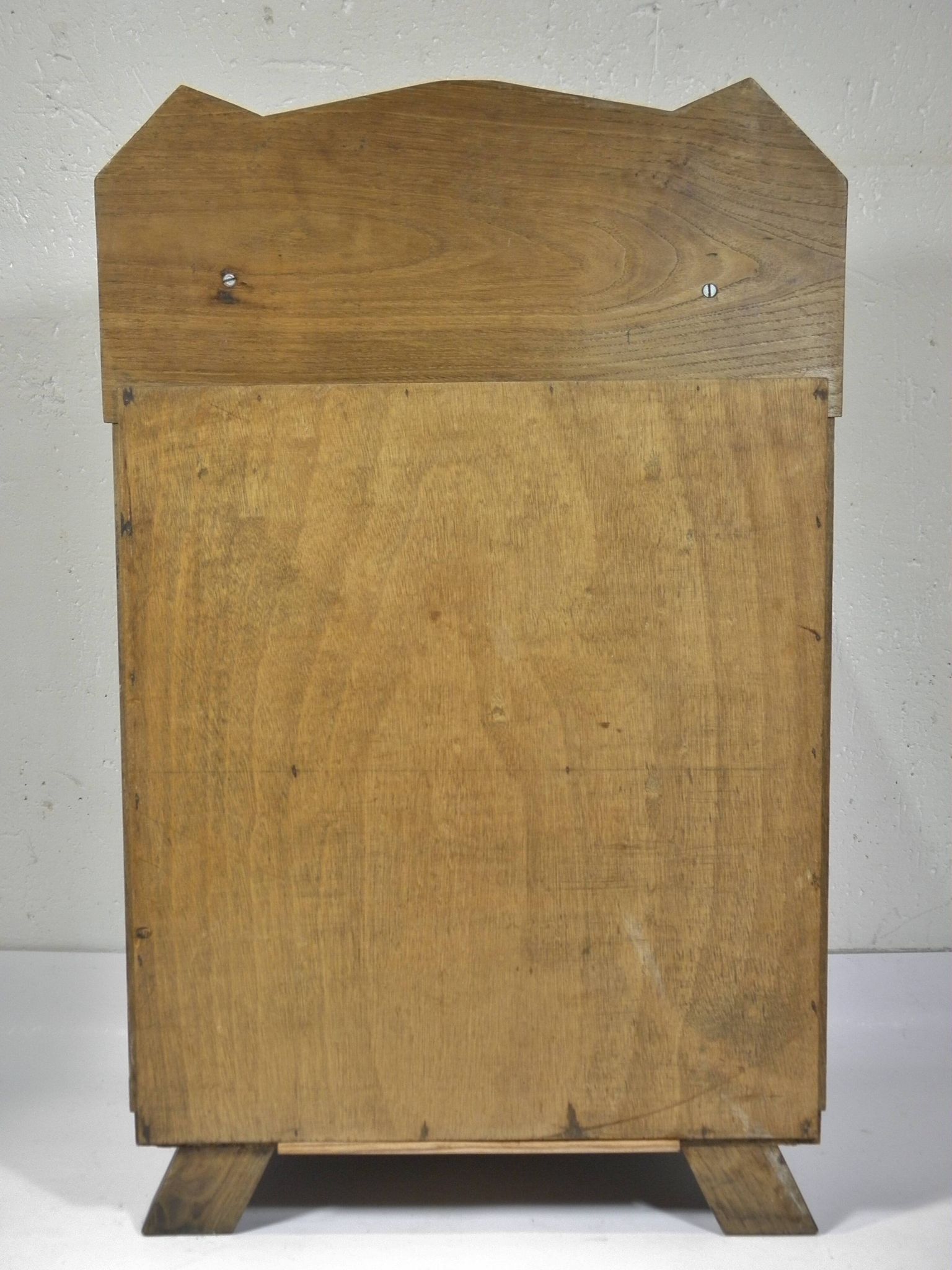 Art Deco accent furniture, Neo-Breton style