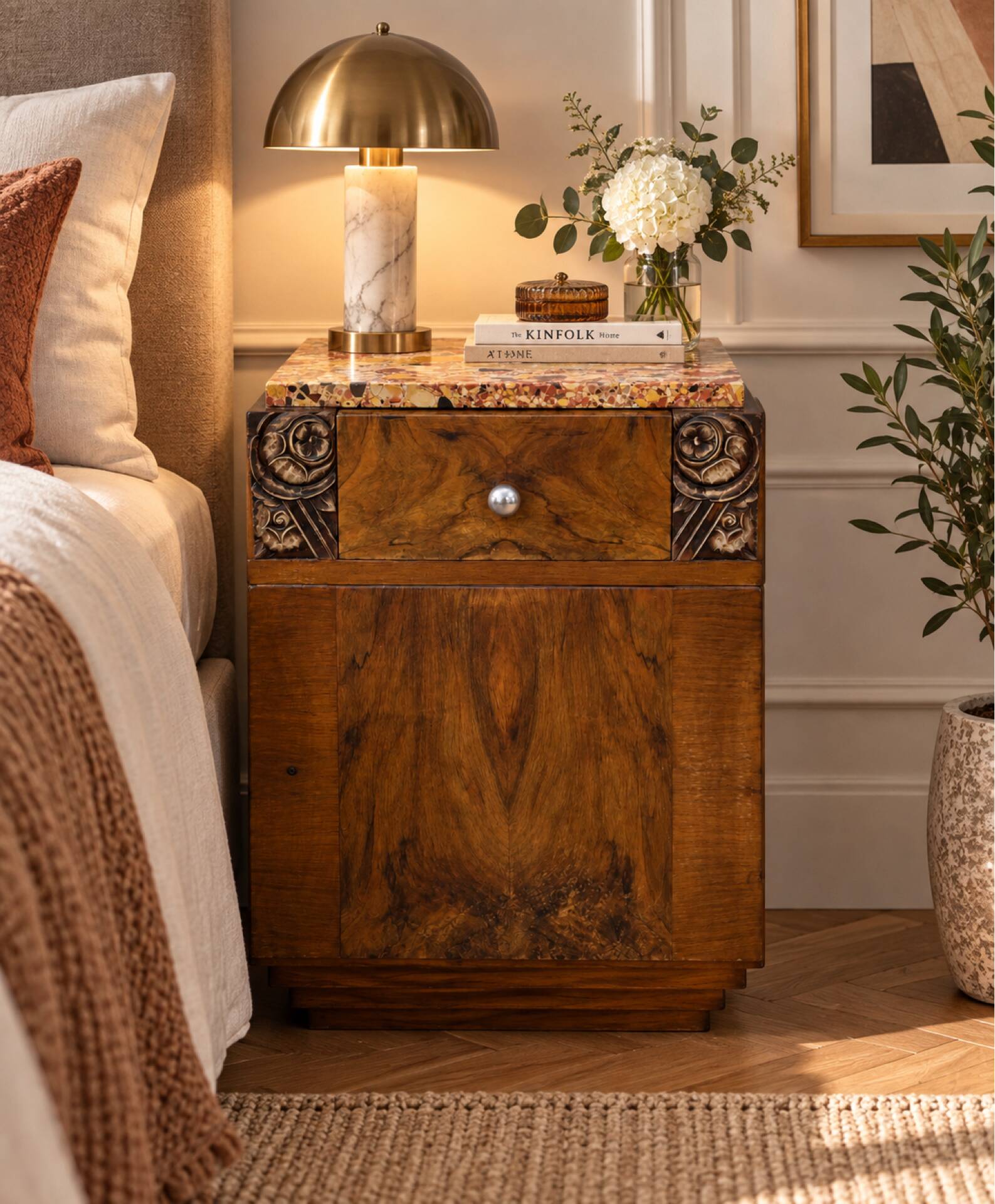 Ensemble coiffeuse 1930 Art Déco en Noyer avec dessus marbre et chevet
