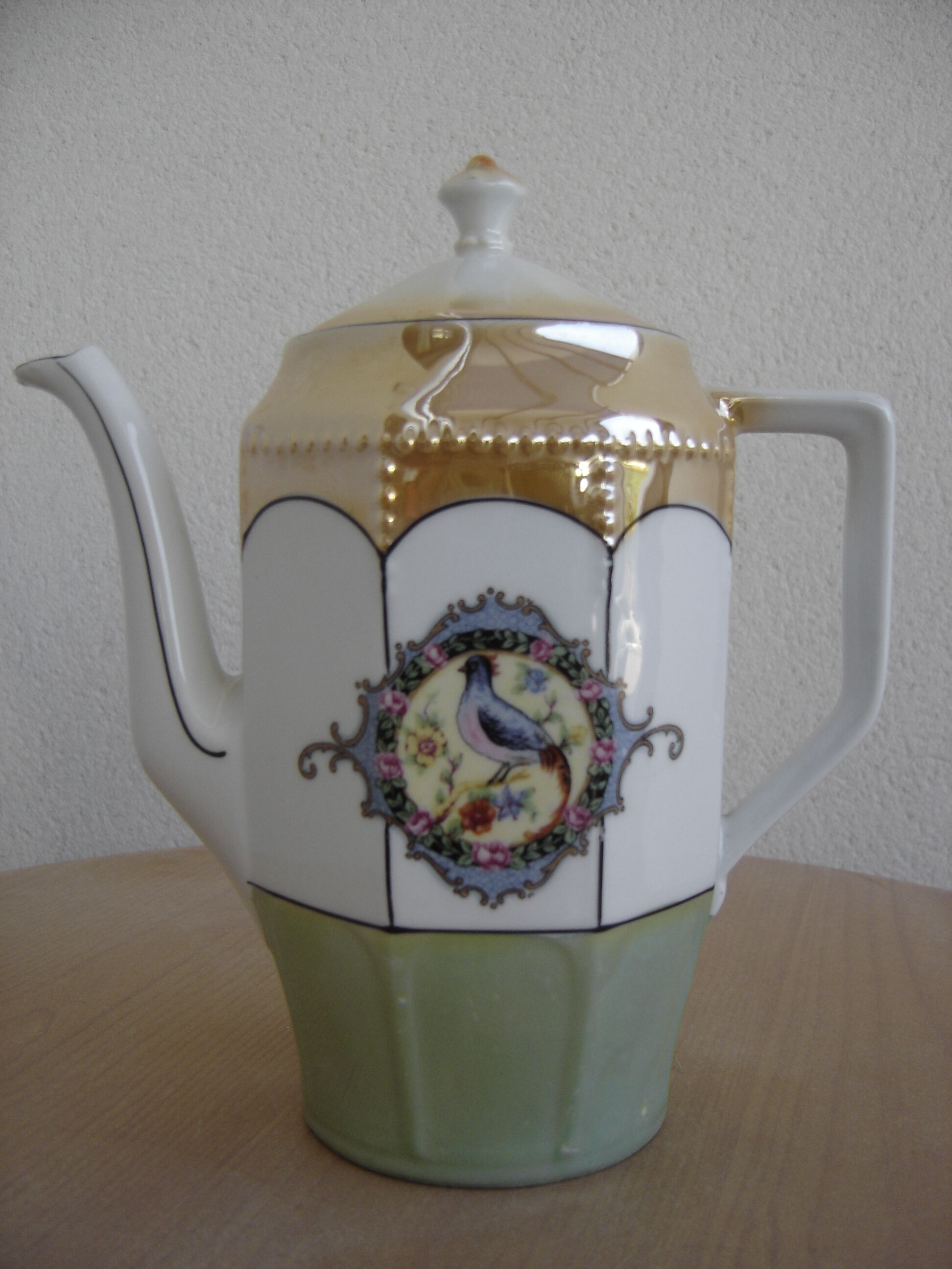 Fine porcelain coffee maker