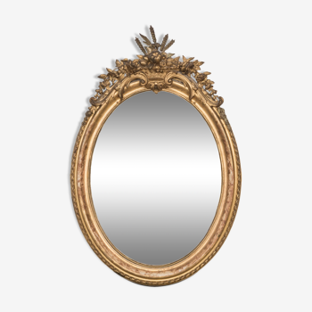 Miroir ovale français à la feuille d’or avec écusson, 19ème siècle