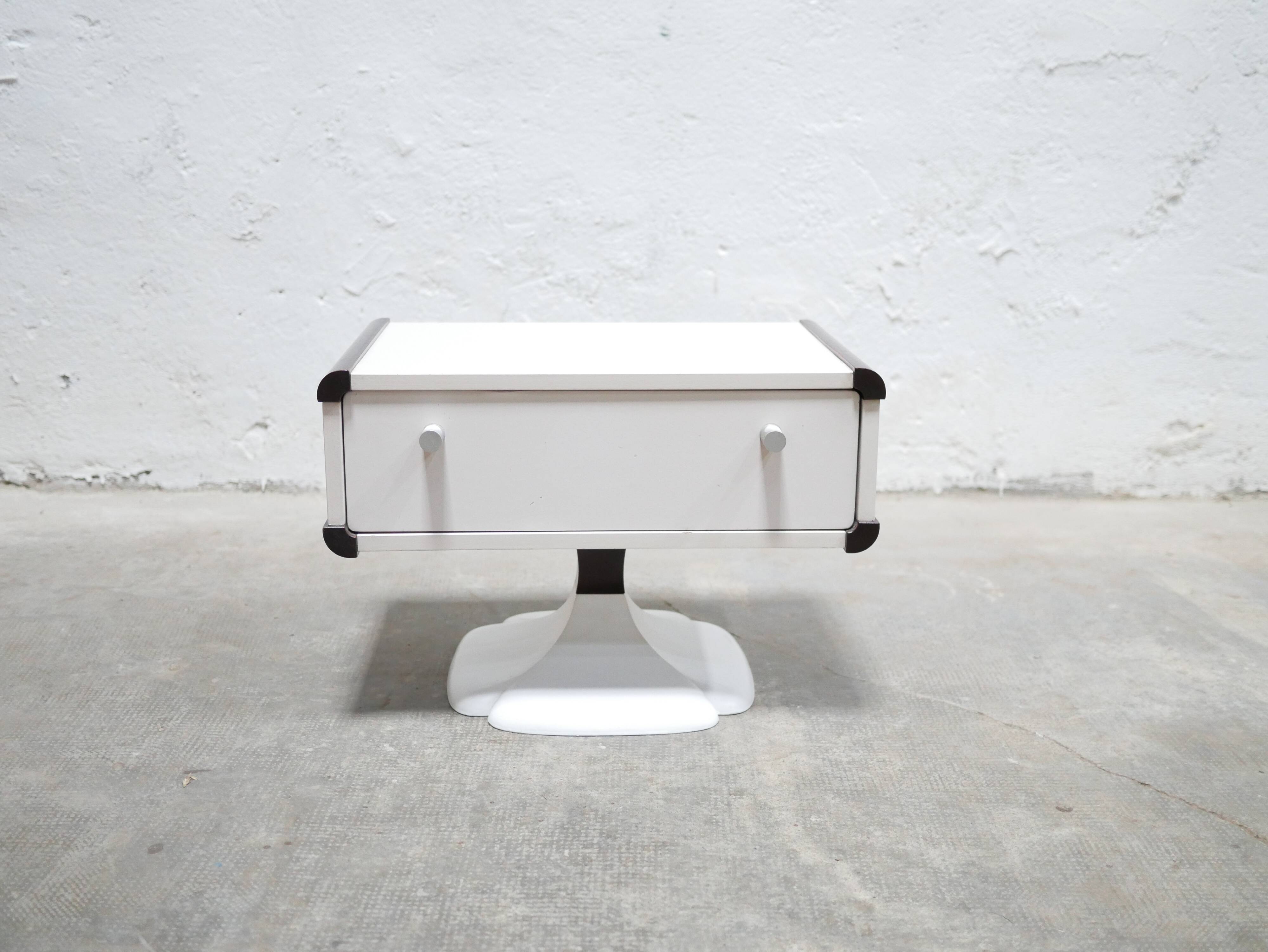 Chevet vintage blanc édité par Gautier
