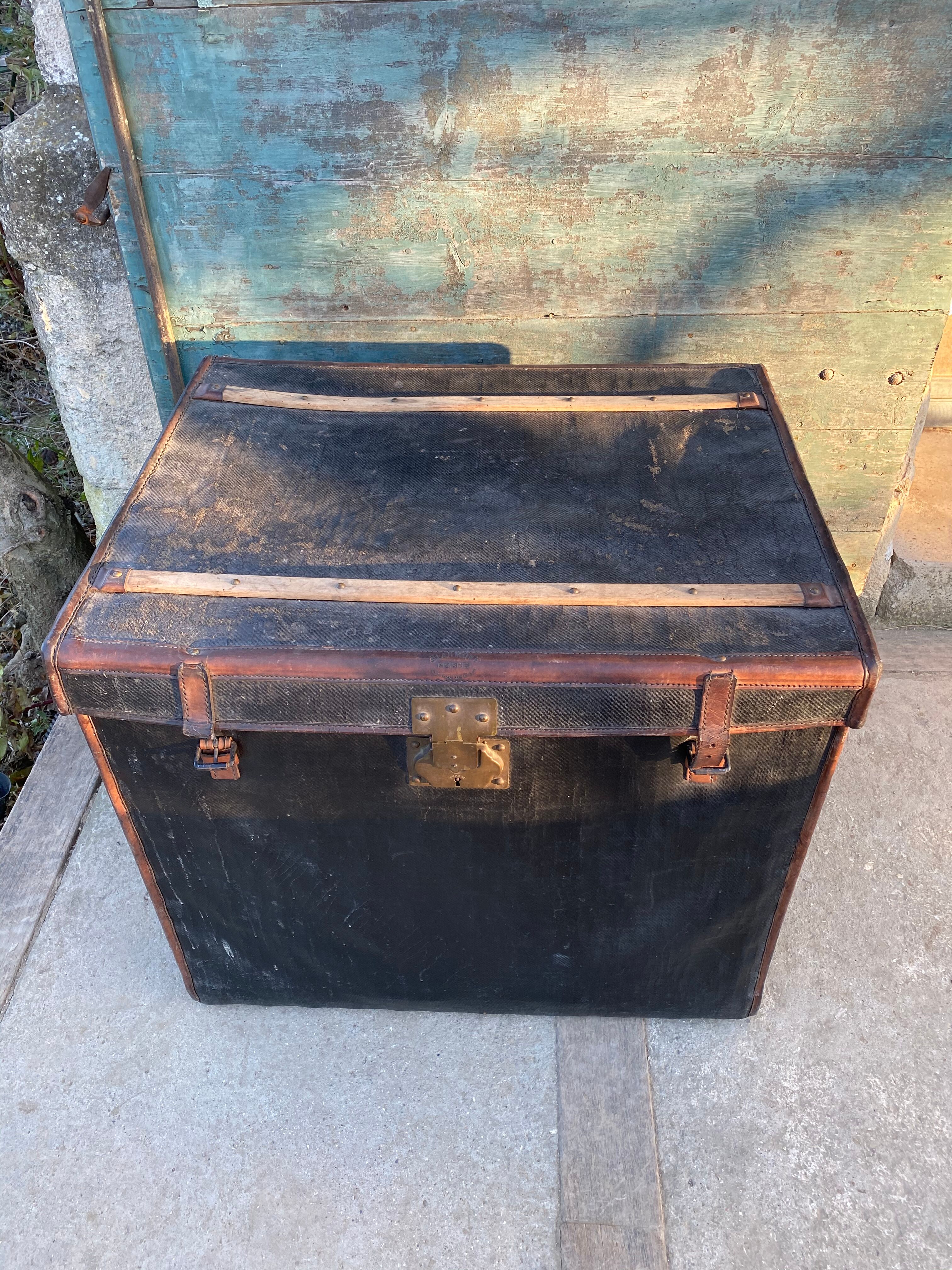 Beaumont Paris leather horse-drawn carriage travel trunk