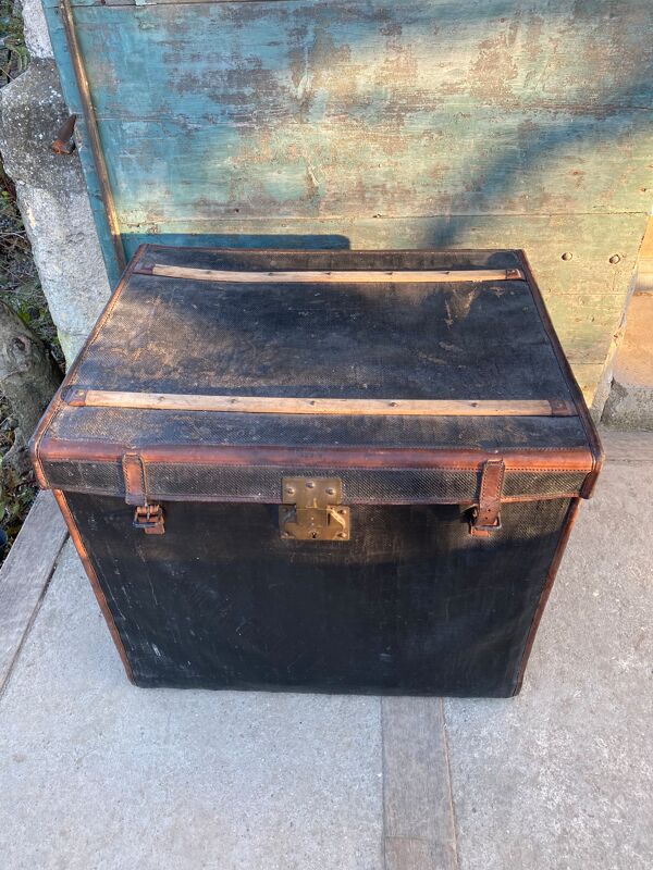 Malle de voyage hippomobile cuir Beaumont Paris