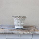 Important white earthenware pot cache with leafy decoration