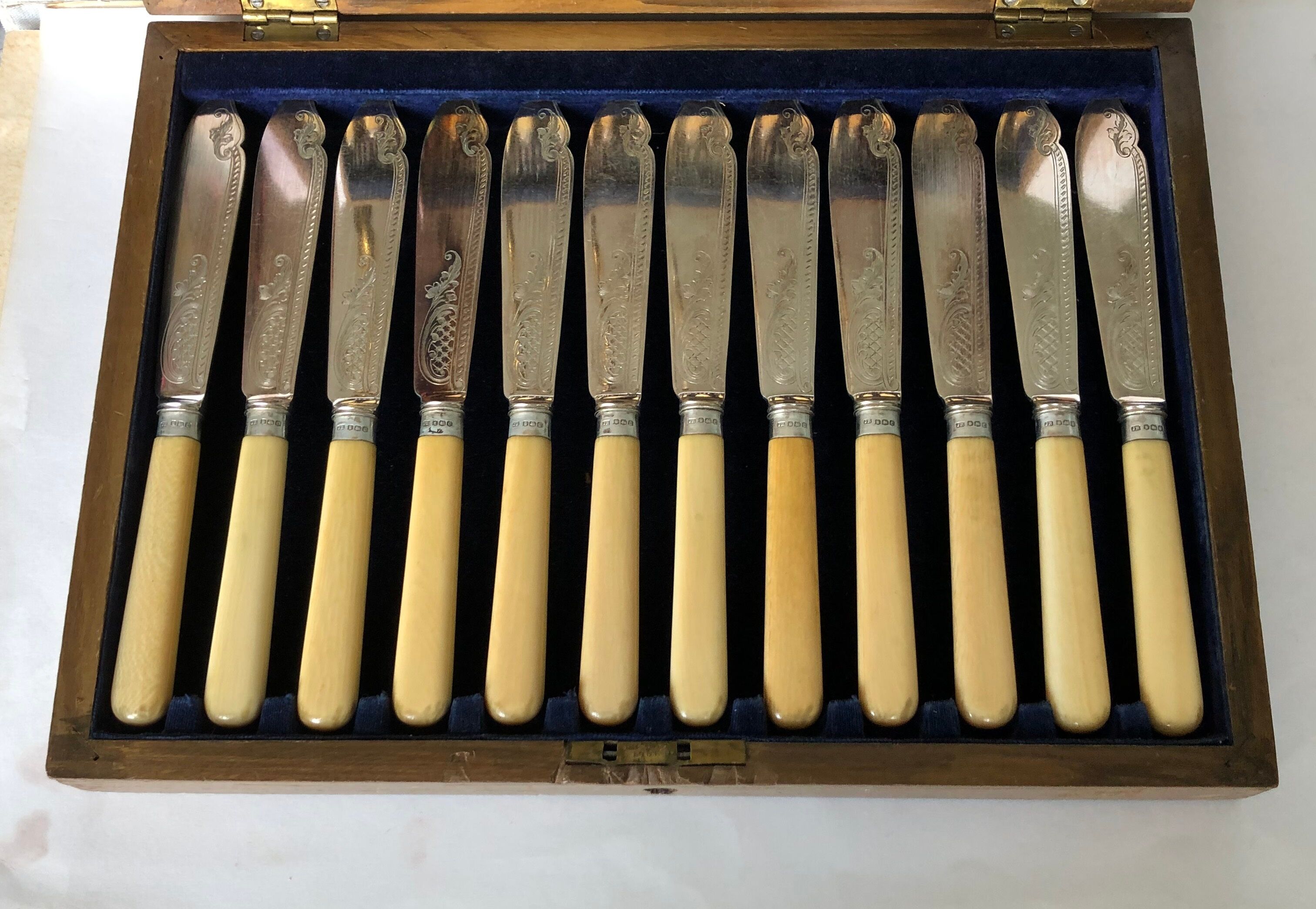 Fish cutlery service