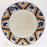 Series of 6 mismatched dinner plates.
