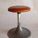 Tabouret pied tulipe à vis,  aluminium et cuir