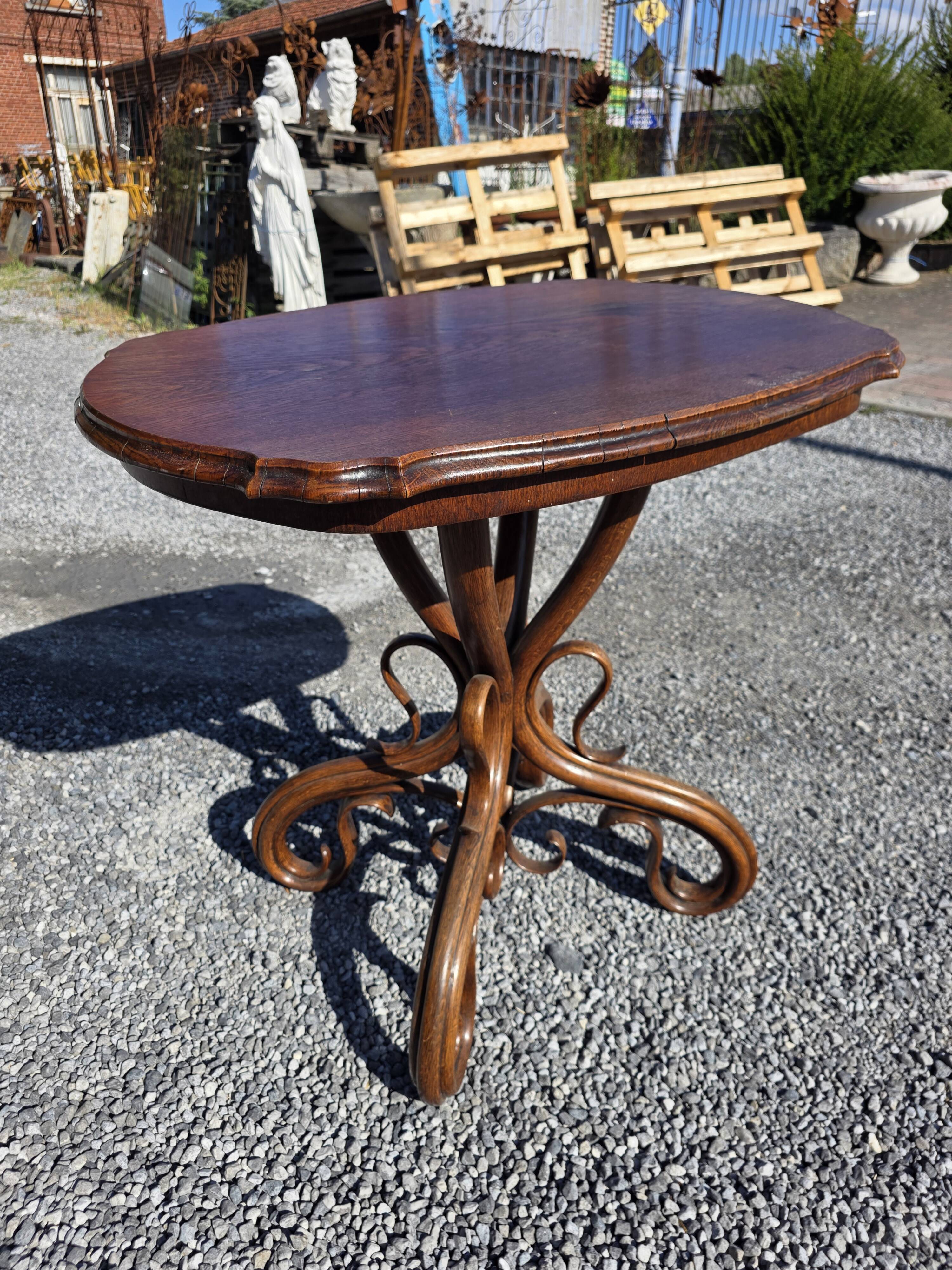 Thonet No. 1 curved wooden side table from the 19th century.