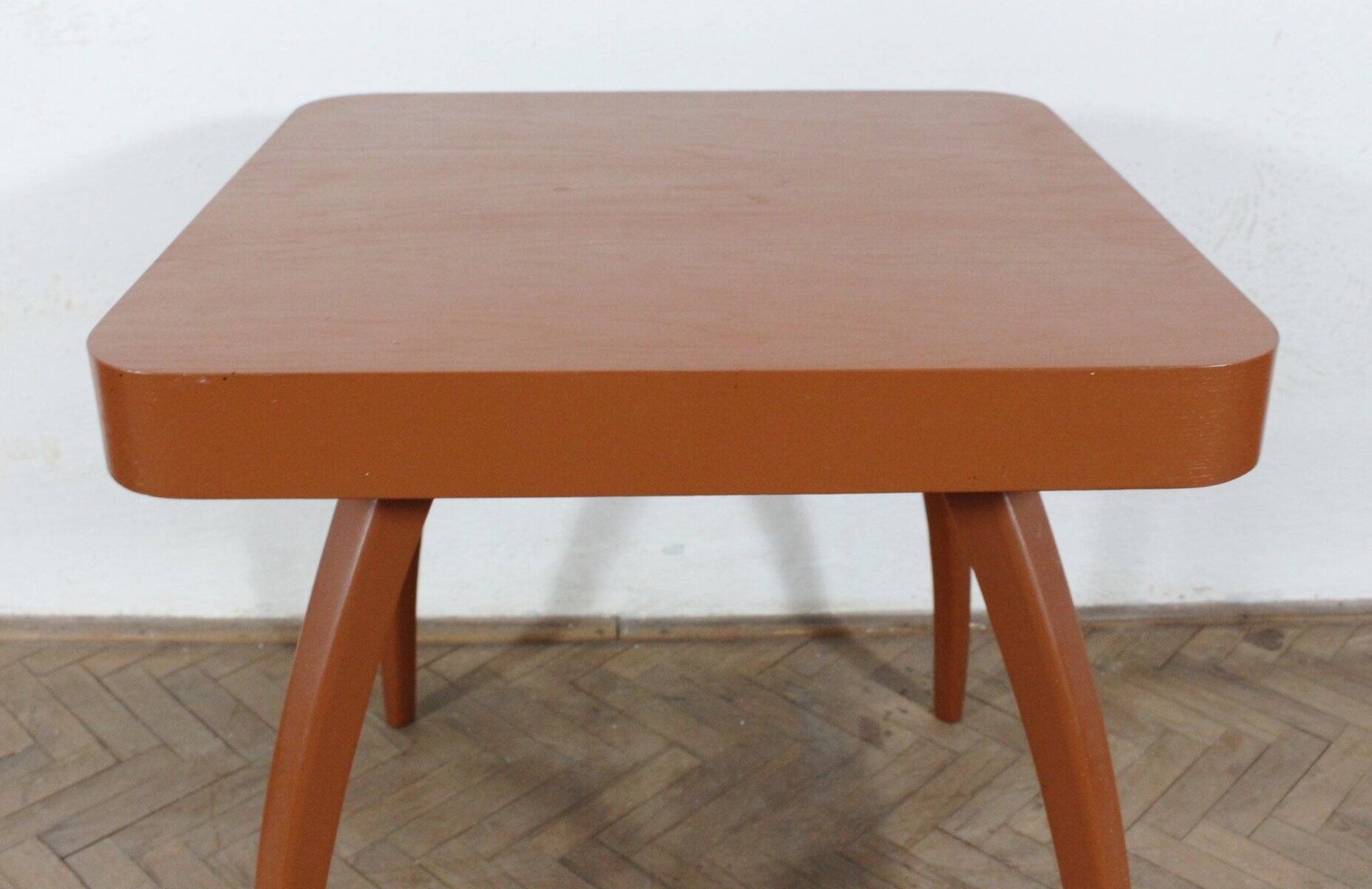 Chaises longues en bois courbé avec table basse par Jindřich Halabala, années 1930, lot de 3