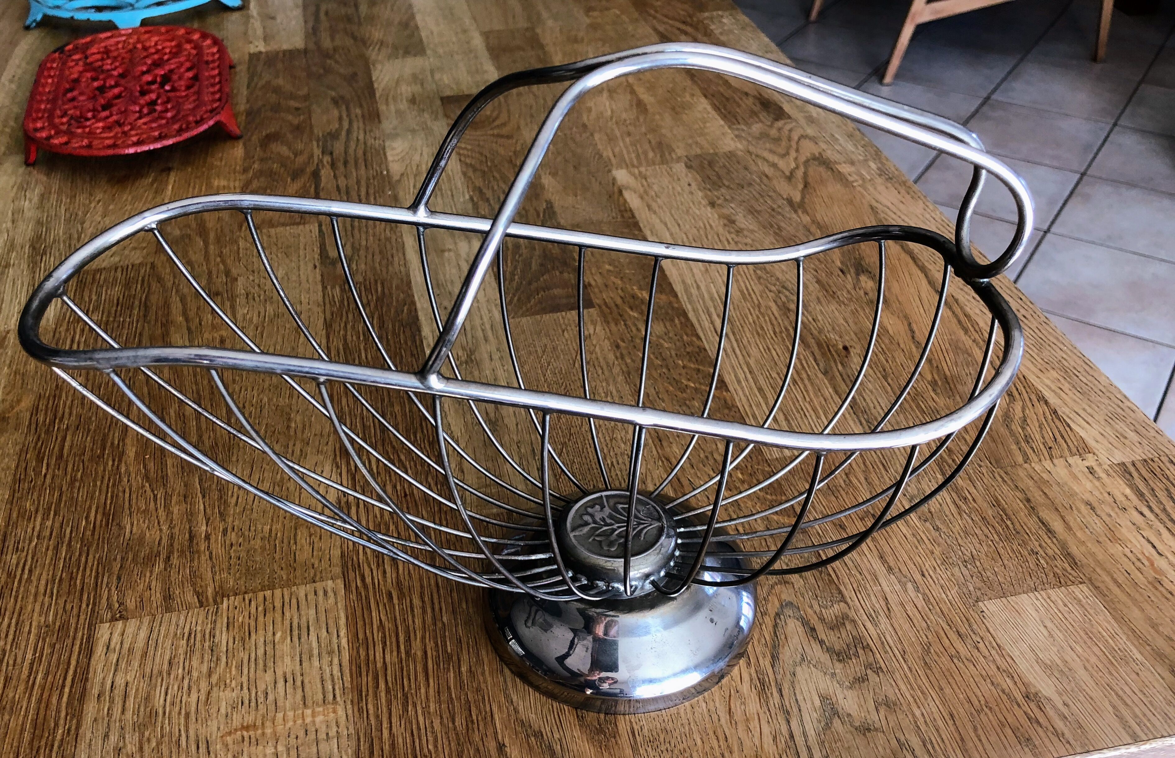 Silver metal bottle holder