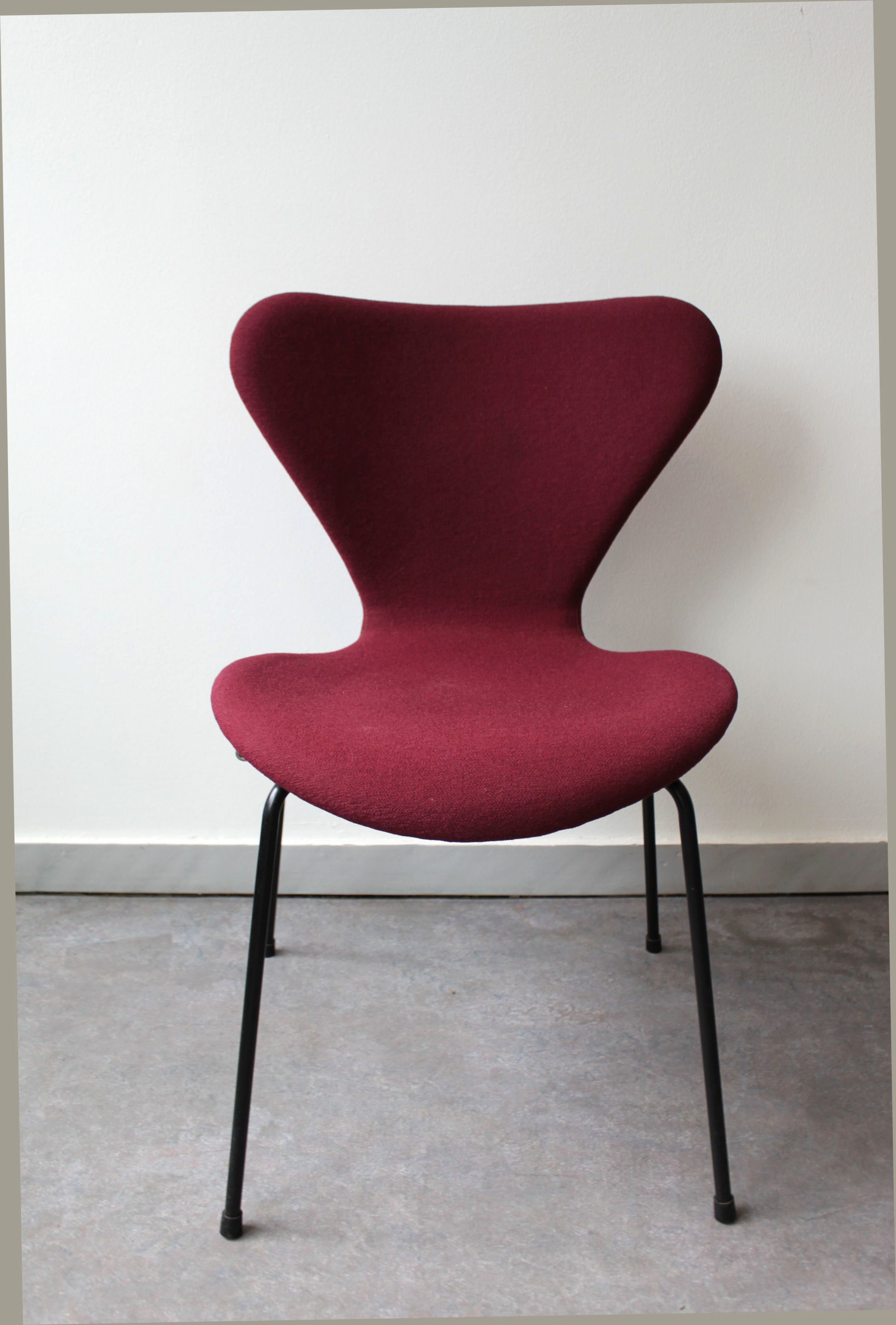 Series 7 chairs by Arne Jacobsen for Fritz Hansen, 60s.