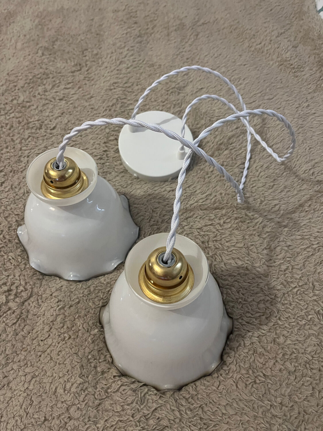 Suspension fleur double en opaline