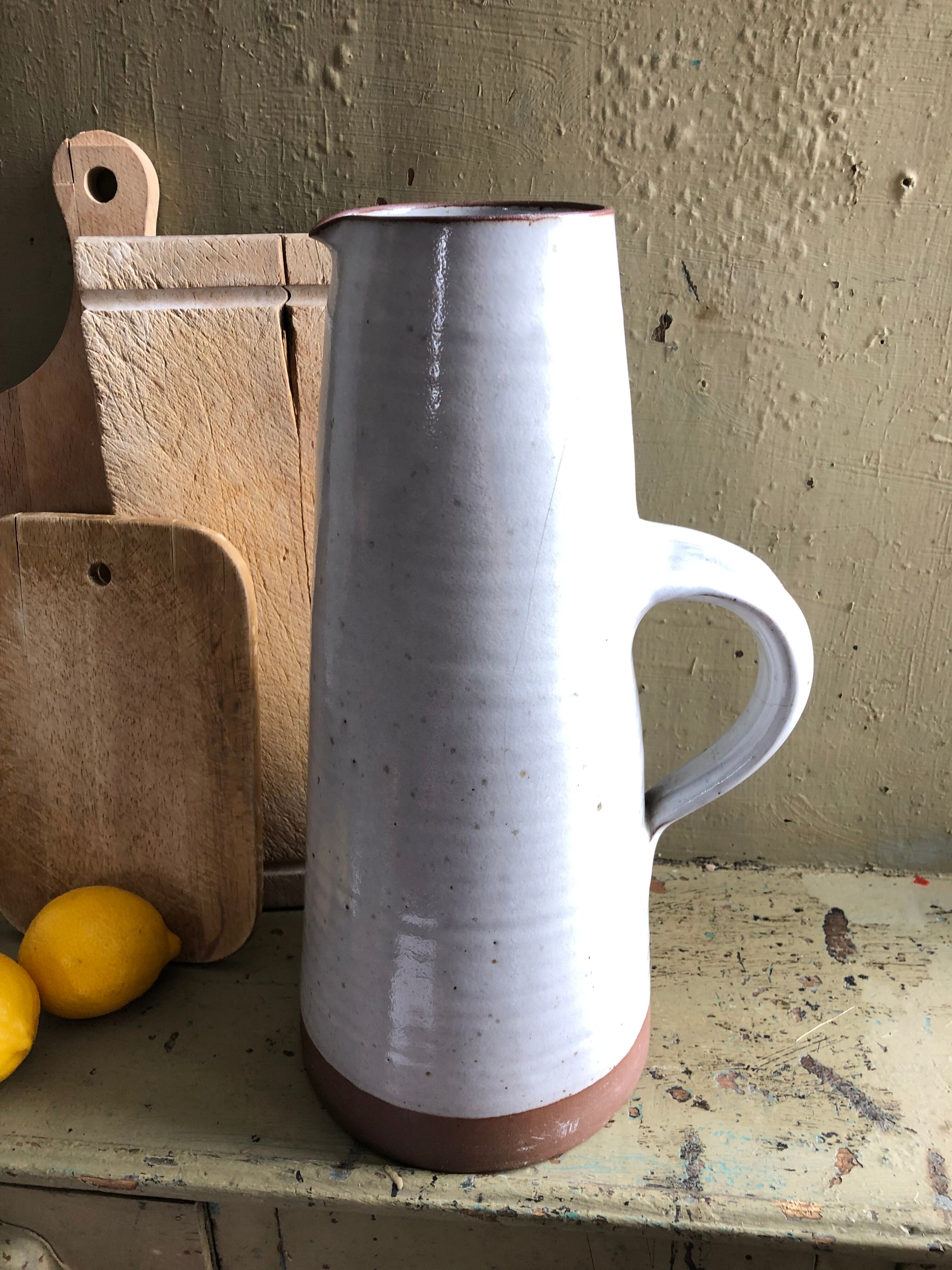 Pitcher speckled Roger Jacques