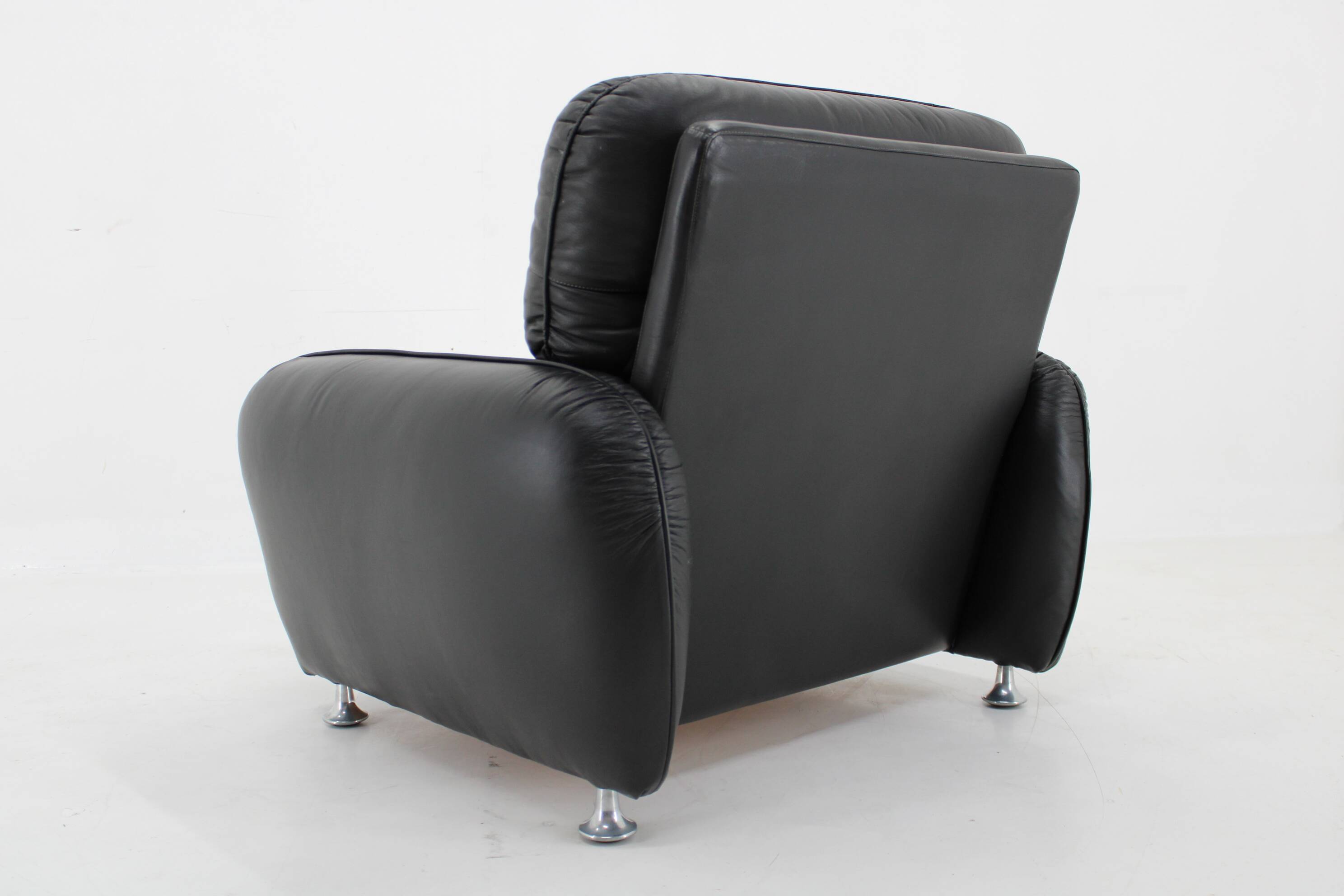 1970s Armchair in Black Leather, Italy