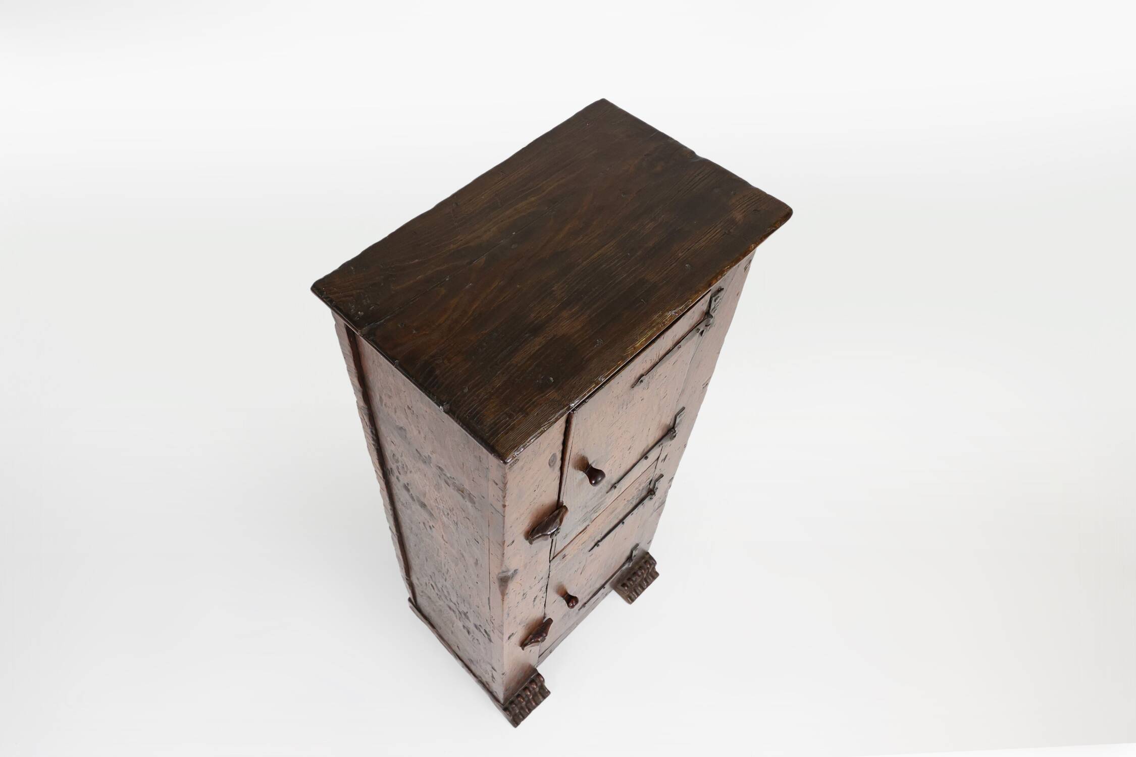 Rare French 16th century oak cabinet with beautiful patina