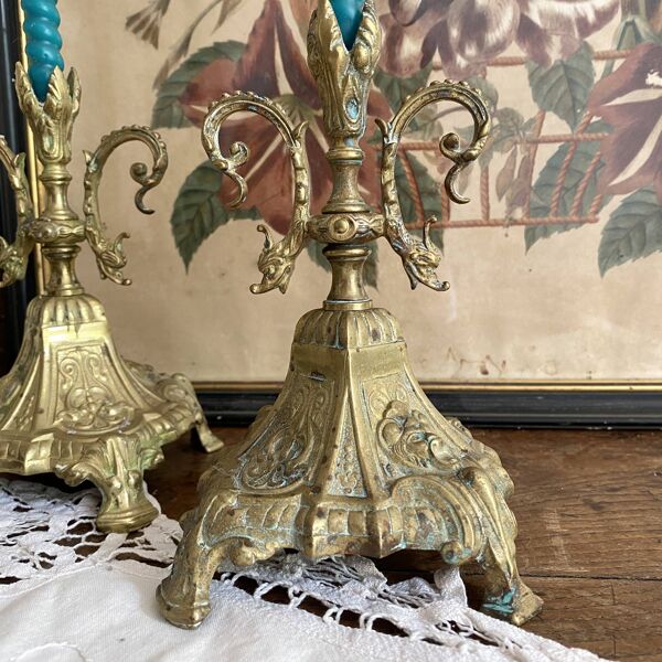 Paire de bougeoirs anciens en bronze