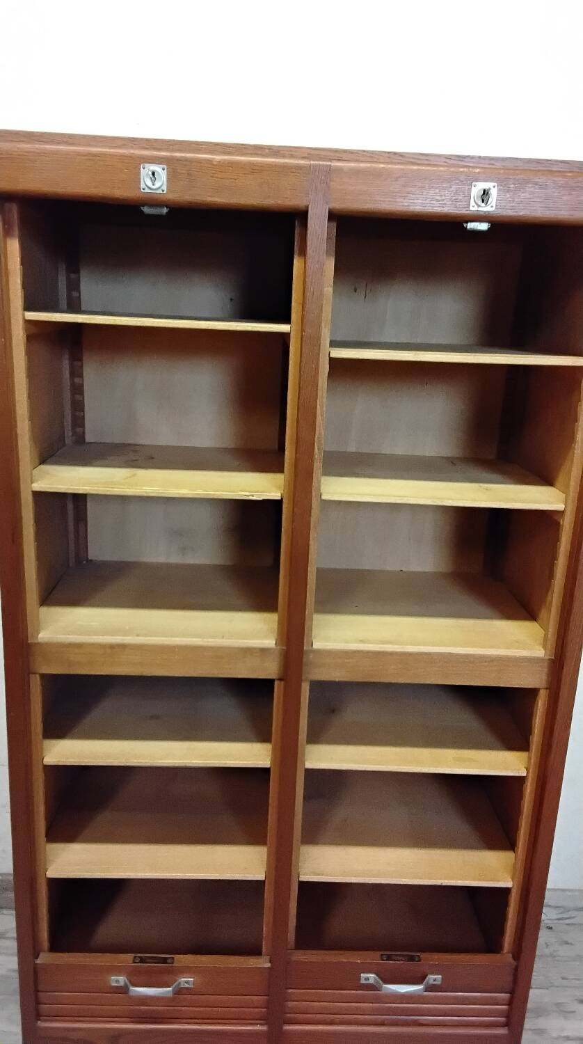 Double curtain cabinet