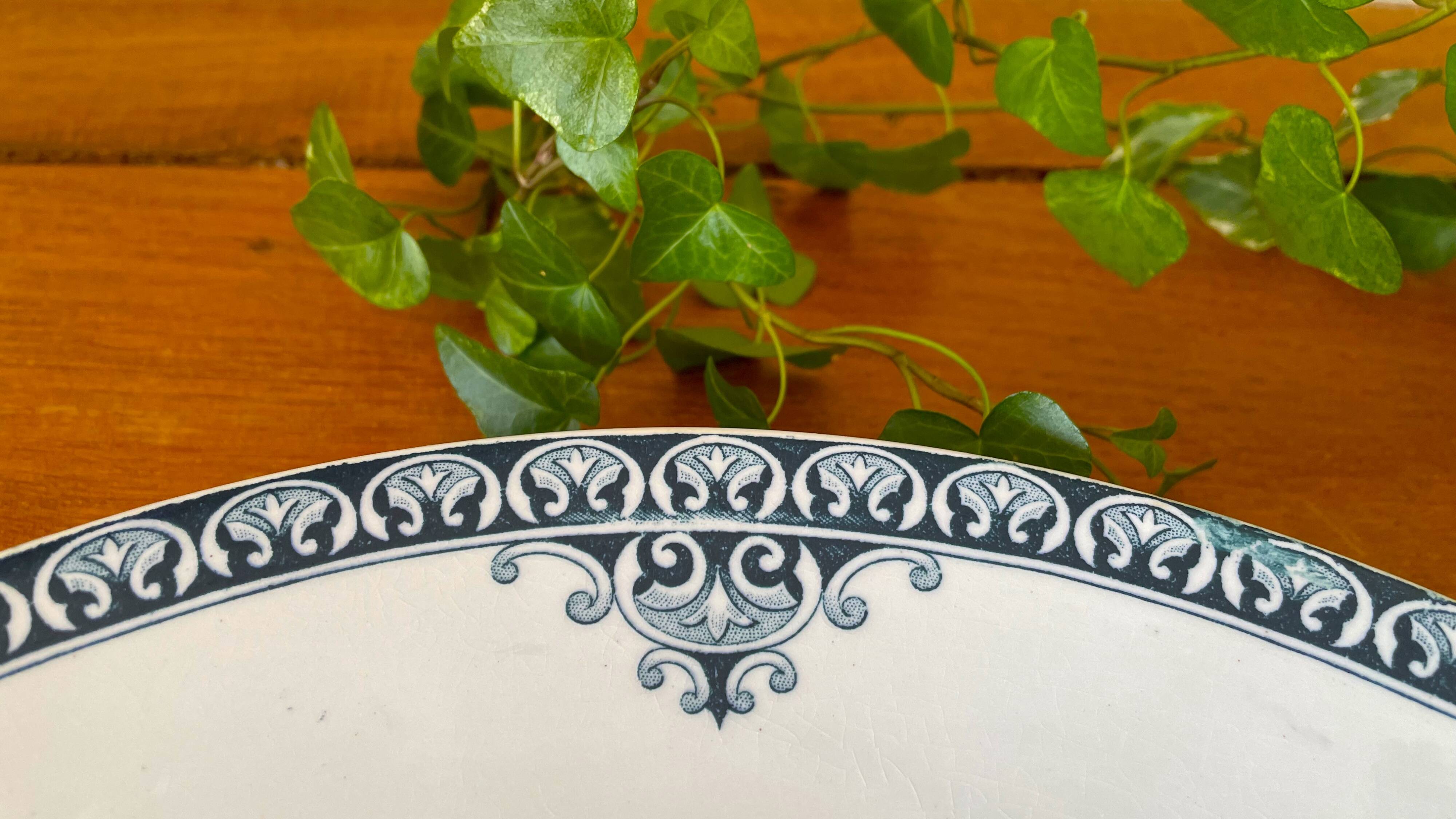 Large antique serving dish in Saint-Amand earthenware (Nord)