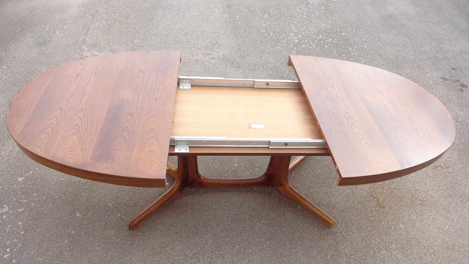 Baumann table with extensions
